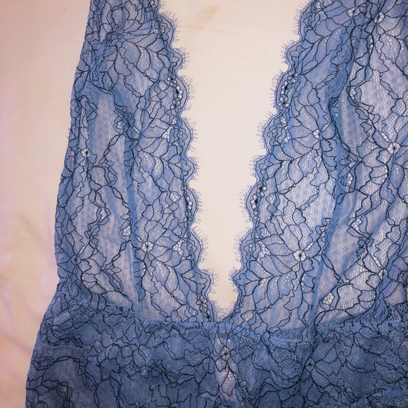 Scalloped Lace Teddie - Picture 5 of 6